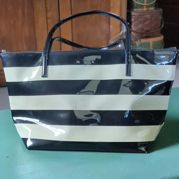KATE SPADE BLACK & BEIGE PATENT LEATHER BAG - Picture 11 of 16